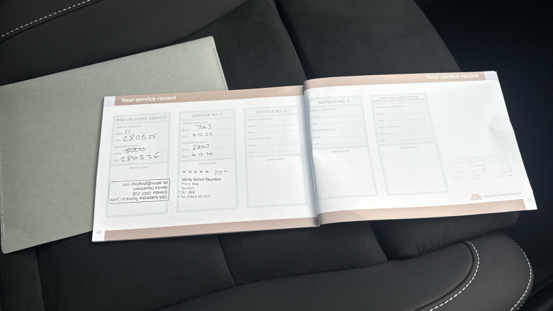 Volvo XC40 2.0 B4P Plus Dark 5dr Auto Petrol Estate